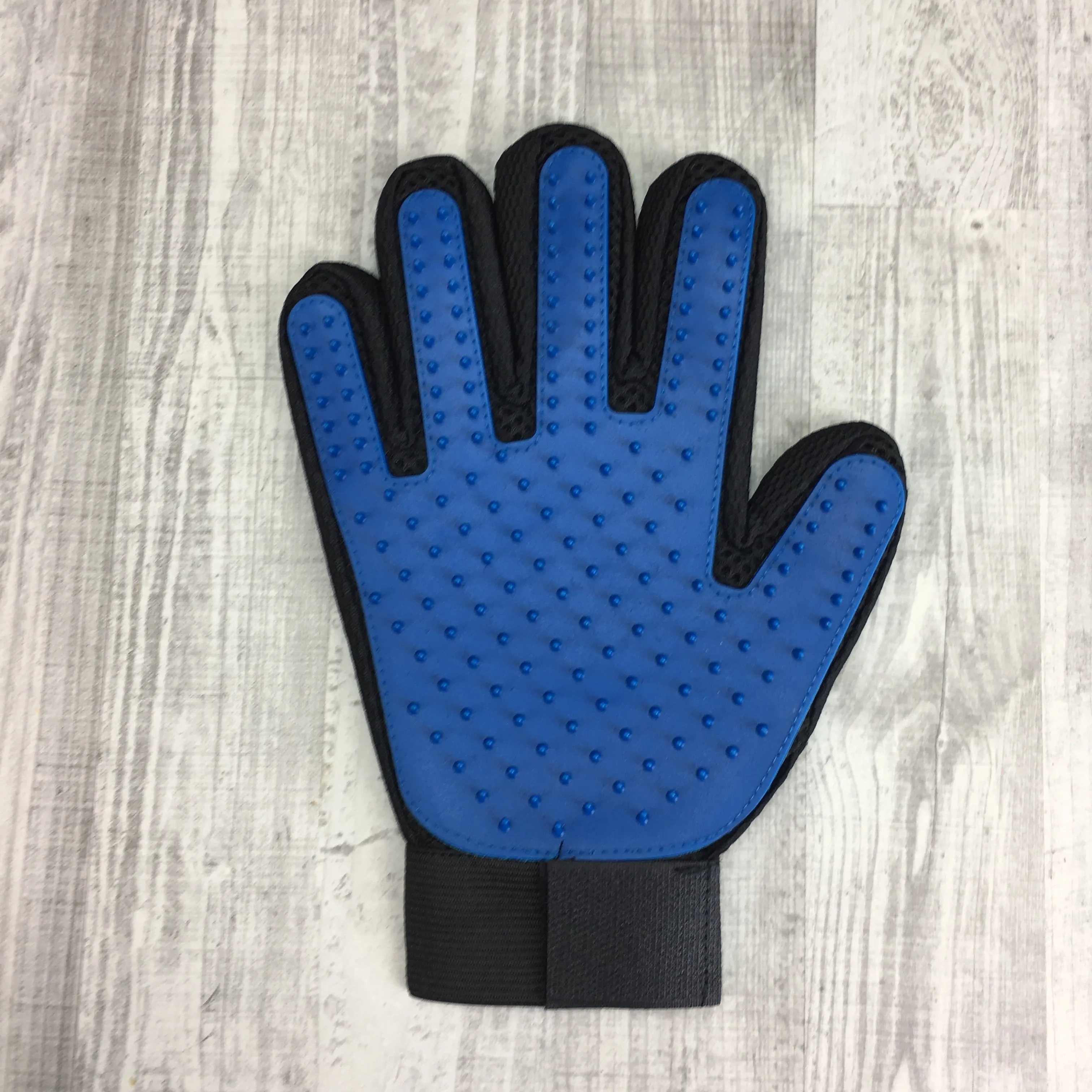 Grooming glove